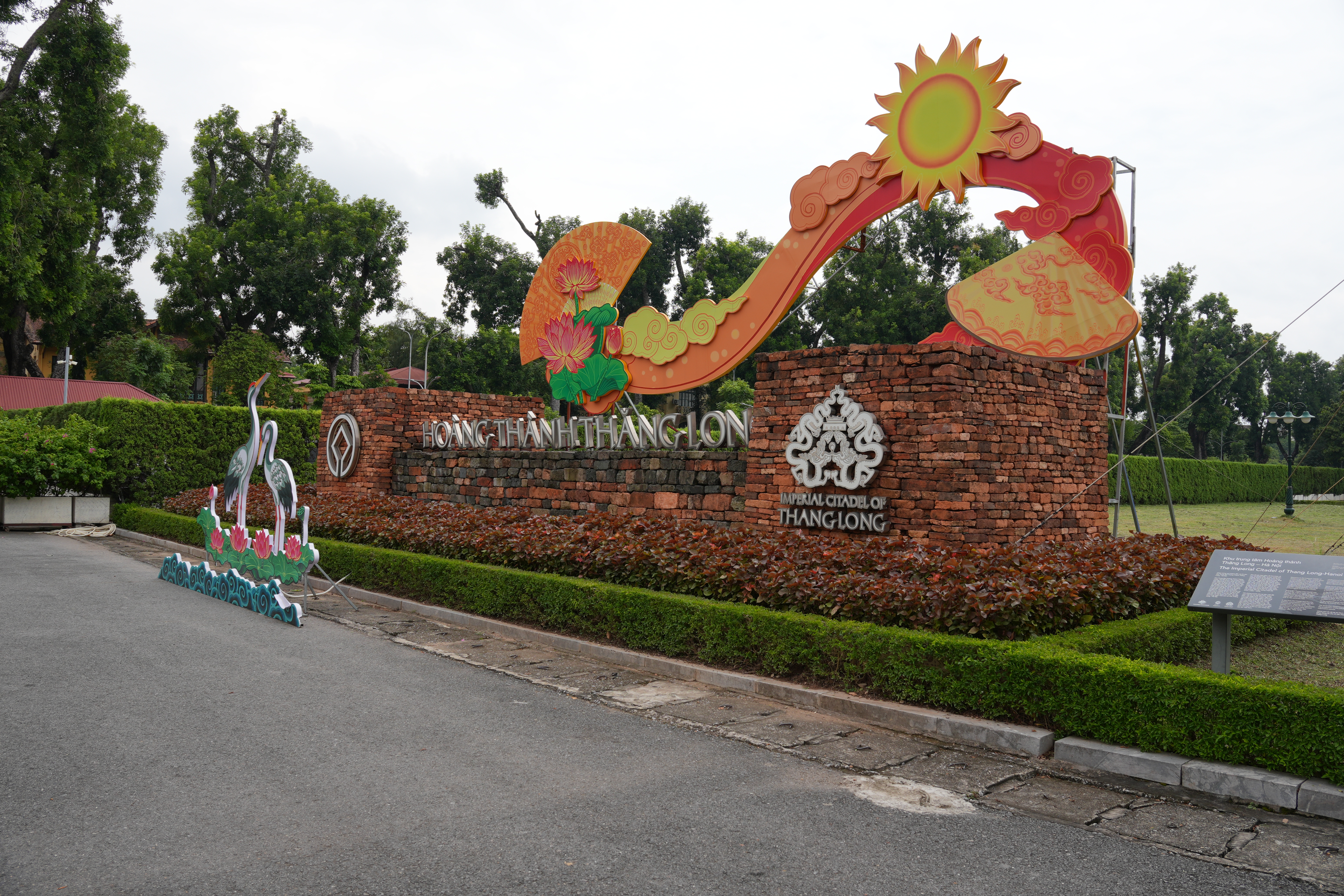 Ultimate Hanoi Day Tour: Pottery Village, Thang Long Citadel & Iconic Train Street